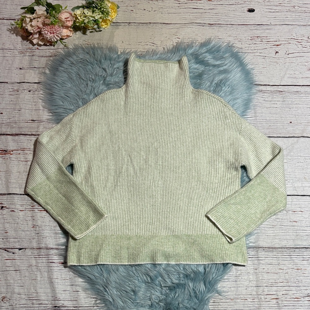 Calvin Klein Jeans Light Green Ribbed Turtleneck Fuzzy Sweater sz M